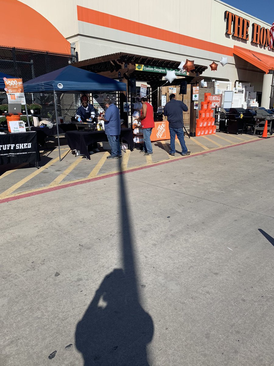 oliviaam13's tweet photo. Services event at 0564!!!! Having fun with our customers !!! Enjoying music and driving leads!!!! @Walter2hall @wesford0564 @Carrol_Craig14 @Oscar86604735 https://t.co/GqpmRVp30o