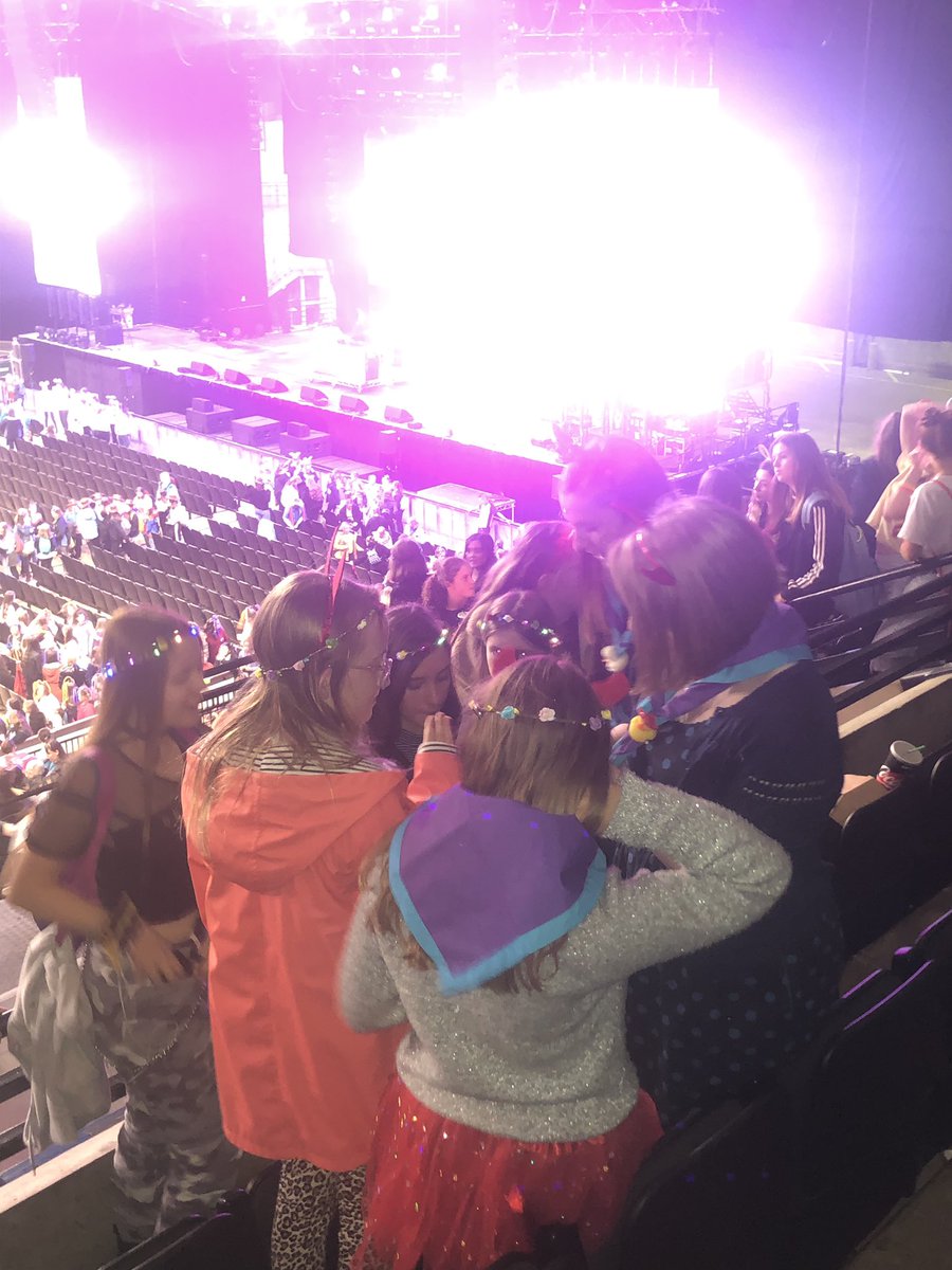 hemlock_castle's tweet photo. Two of our members made their Guide promise at the #biggig today. Well done girls #promise #girlguiding @GirlguidingNott @Girlguiding https://t.co/TadwuHKKvi