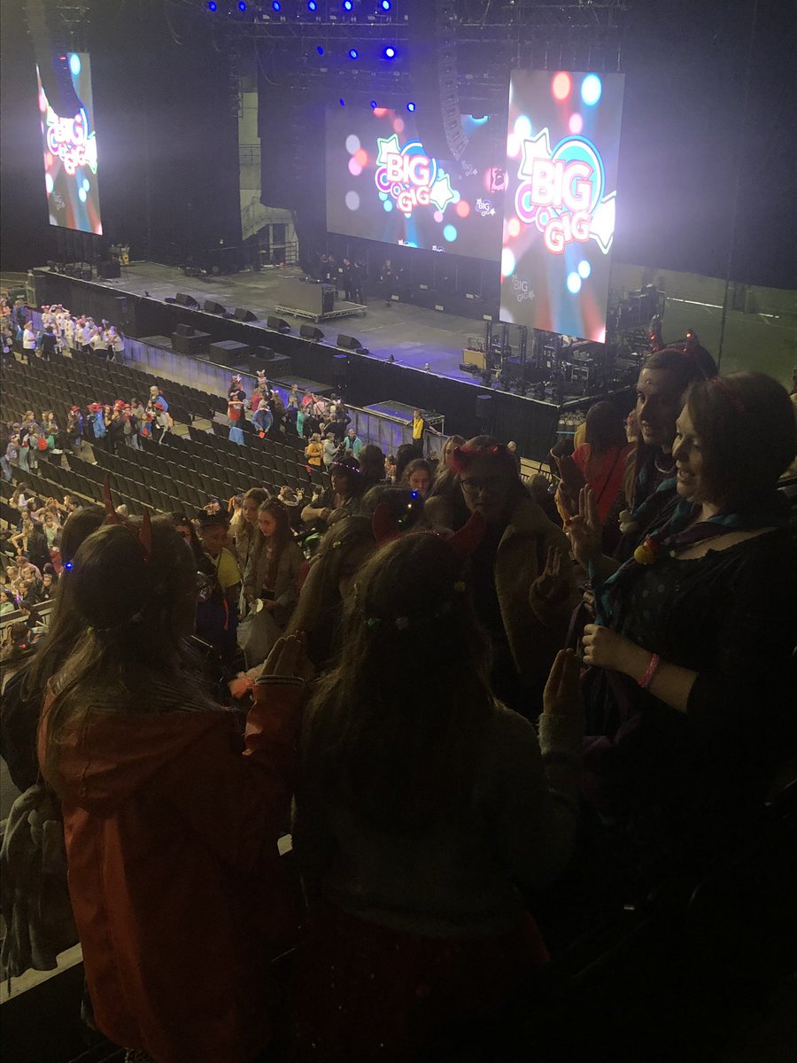 hemlock_castle's tweet photo. Two of our members made their Guide promise at the #biggig today. Well done girls #promise #girlguiding @GirlguidingNott @Girlguiding https://t.co/TadwuHKKvi