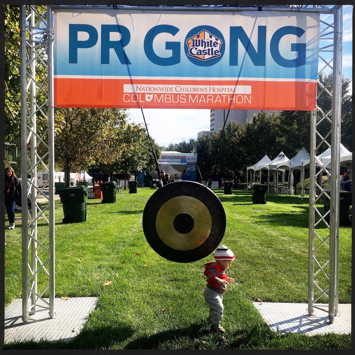 FiveFootPhotog's tweet photo. Chase completed his first race today at the @cbusmarathon Diaper Dash. Heโd like to thank all the awesome volunteers and his family for cheering him (er, carrying him) to the finish. Happy race weekend, Columbus! ๐ฅ๐๐๐ปโโ๏ธ
#columbusmarathon #chasebook #diaperdash #columbusrunning https://t.co/qCc1GI3ZpF