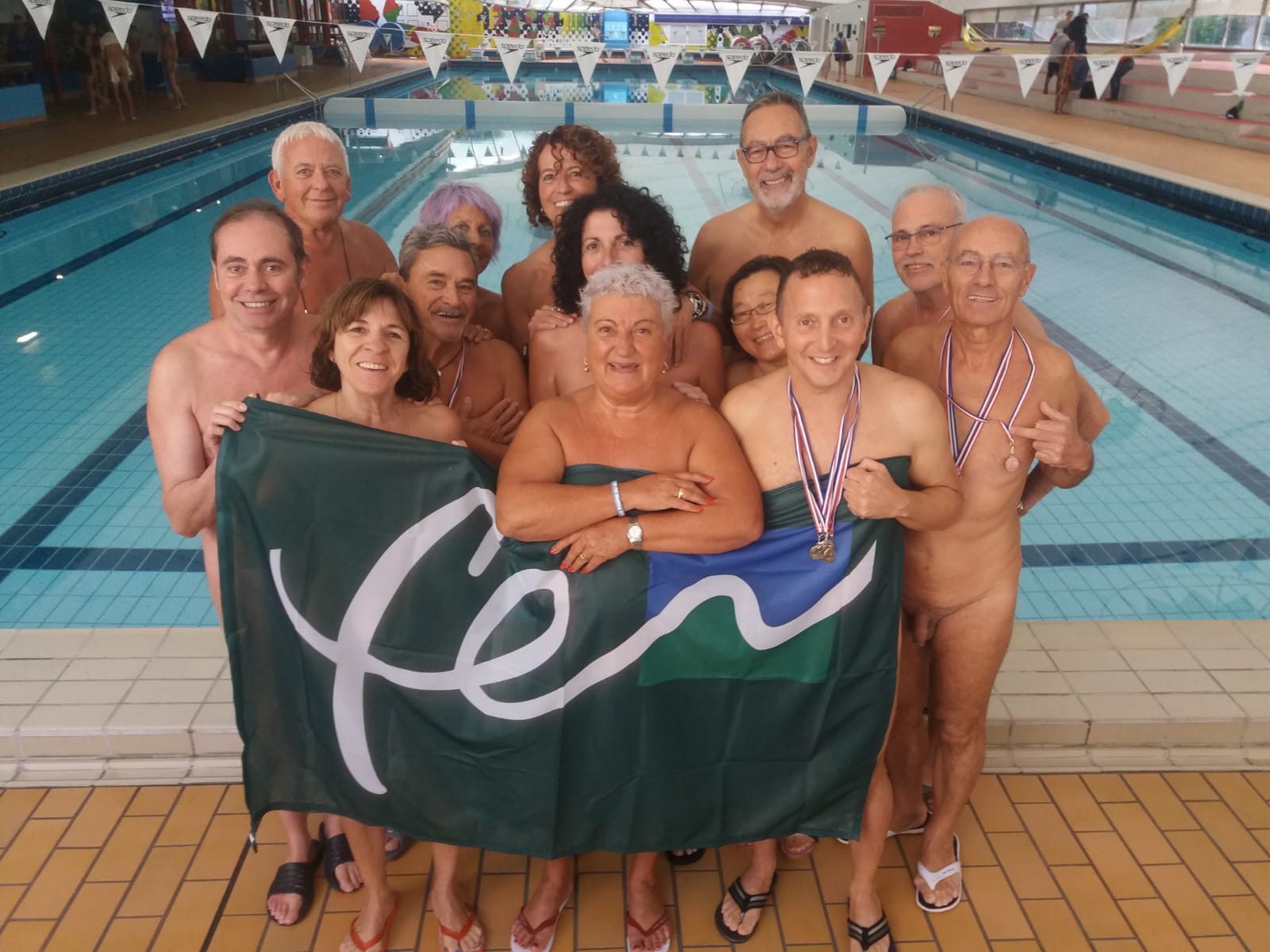 11 medallas para la FEN en la Gala Internacional de natación naturista en París.