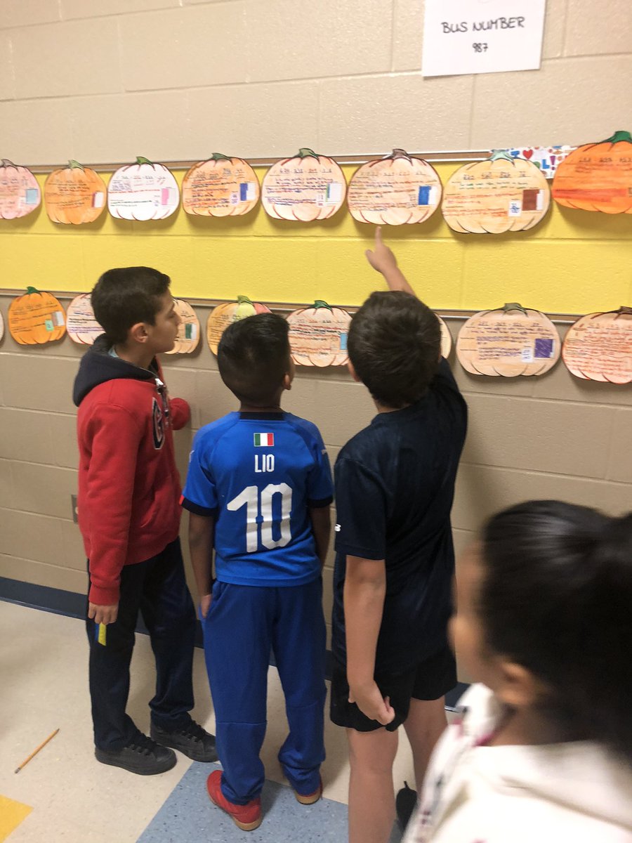 mslunasclass3rd's tweet image. Learning walks! 💛🐝 #3ergrado #aprendiendodeotros #OneHiveOnePurpose @NISDEllison