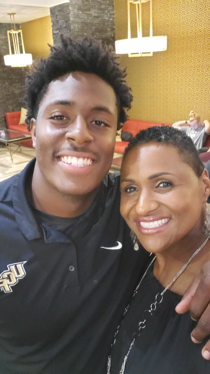 harrietroberson's tweet photo. Let's Go Knights! Beat ECU!!
#UCFMOMSQUAD #89MOM #ChargeOn https://t.co/ZWklIcAtFN