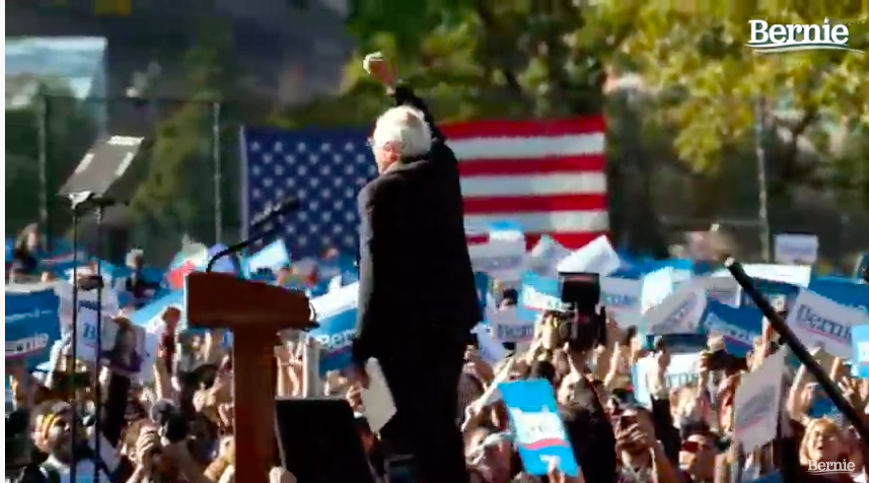 NicoleGarton_'s tweet image. This is what solidarity looks like #BerniesBack #BernieIsBack @AOC @BernieSanders