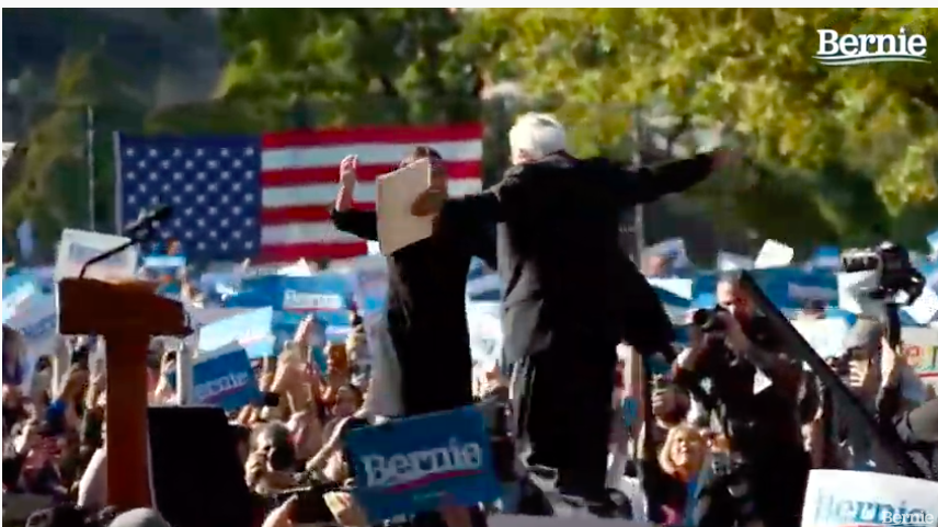 NicoleGarton_'s tweet image. This is what solidarity looks like #BerniesBack #BernieIsBack @AOC @BernieSanders