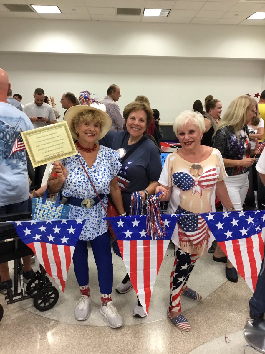 FLLFlyer's tweet photo. Last #HonorFlight of 2019 with more to come next year. We are excited and everyone is here at #FLL to welcome home our VIPs:
#HFSF Ground Crew☑️
DJ ☑️
Families and Friends☑️
Proud Americans☑️ https://t.co/RNG8SqoqyK