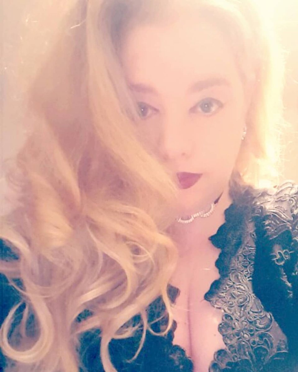 ForgedinN3on's tweet photo. One final throw of the blonde dice before my complete and utter image change next week! π
#selfiesaturday #blondeshananigans https://t.co/NPHG1zNATQ