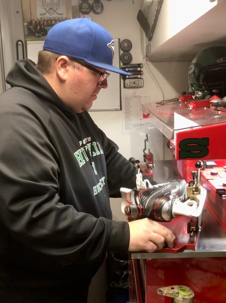 Tonight we celebrate our equipment manager <a href="/DaveWestbury/">Dave W</a>’s 250th regular season USports game. Dave  bleeds green and white. He has put in countless hours and pours his heart and soul into making sure our players receive top notch treatment. Thank you, Dave! #HuskiePride