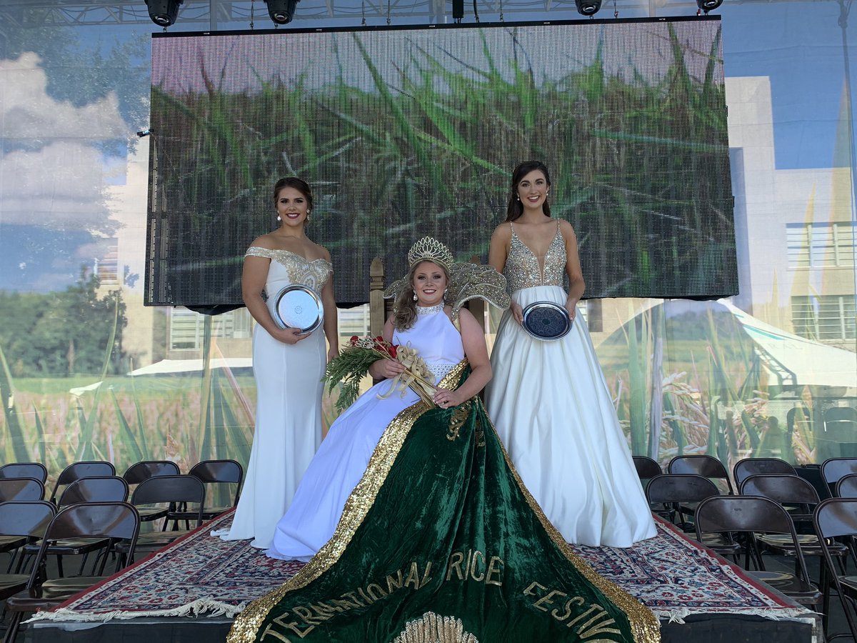 IntRiceFestival's tweet photo. Queen Jimi Madison Joubert with her court

Amber Lanclos— 1st Runner Up
Katelyn Leblanc — 2nd Runner Up https://t.co/LlZQbIslSV