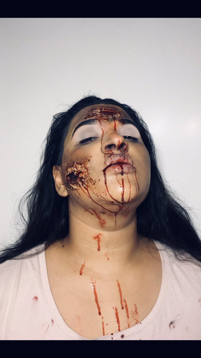 natc_makeup's tweet photo. 🧟‍♀️When I die make sure my makeup is on point 😆5th Halloween makeup

Follow me @natc_makeup for more 

#makeup #halloween #halloweenmakeupideas #maquillage #undiscovered_muas #undiscoveredmakeupartist #worldwidemua #zombiemakeup https://t.co/c75bC59bE8