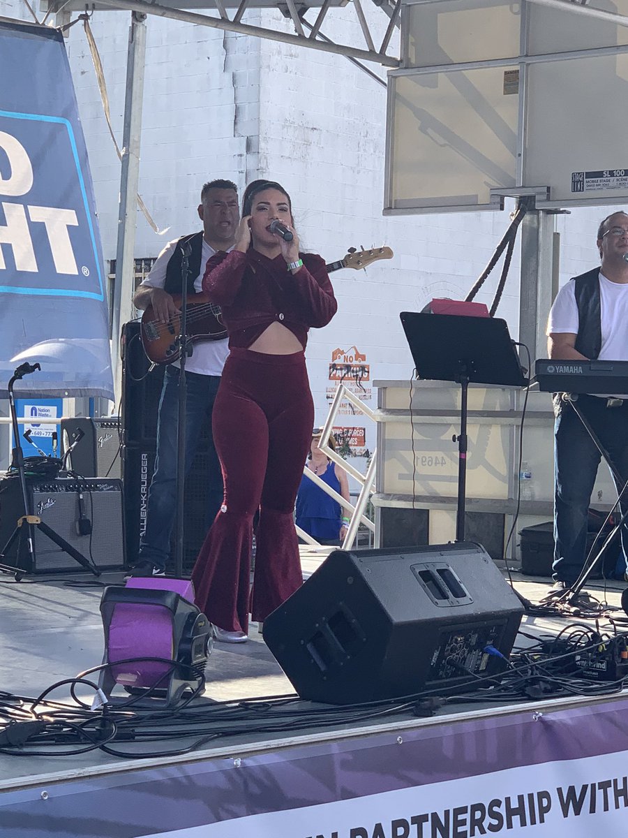 CarolforTexas's tweet photo. Music, food & great crowd at East End Street Fest on Navigation Street #EESF. Loved listening to Cristina Amaro, playing #Selena. Can’t wait to try @cajuntown. https://t.co/NDWfKoP1F6