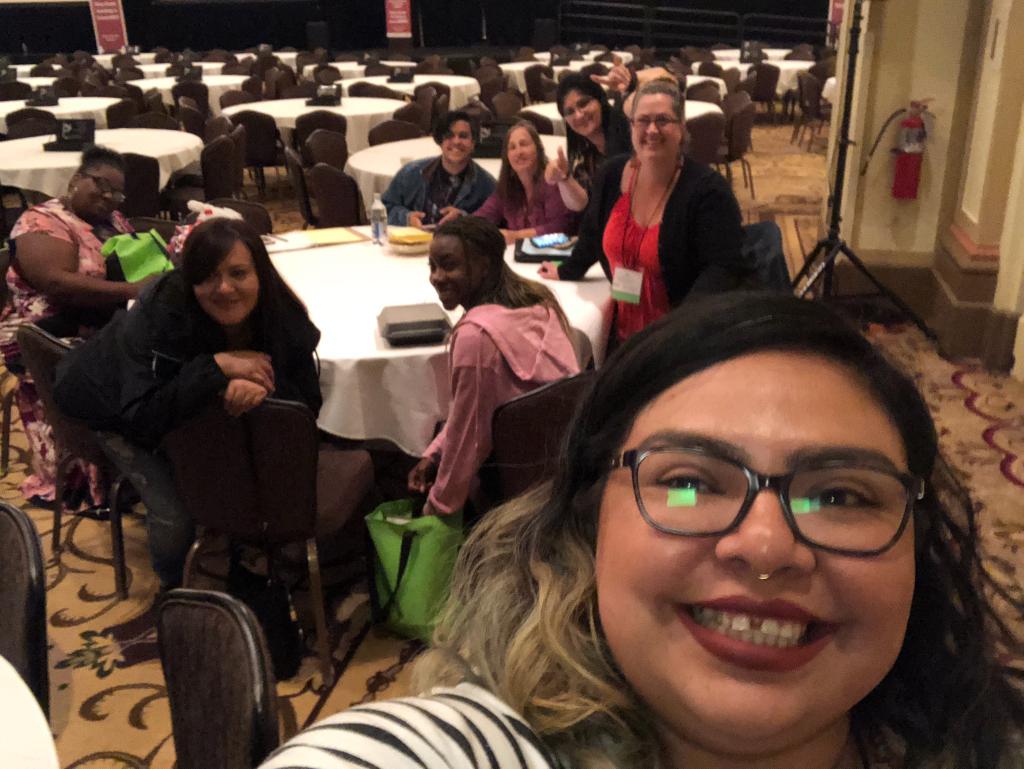 Mutual_Matters's tweet photo. #GroupSelfie time for @Mutual_Matters @neighborworks #ChicagoCLI team. Taking a quick break together to reflect on a full day of learning and growing their leadership skills. #LeadershipDevelopment https://t.co/cdVFMUmDz3