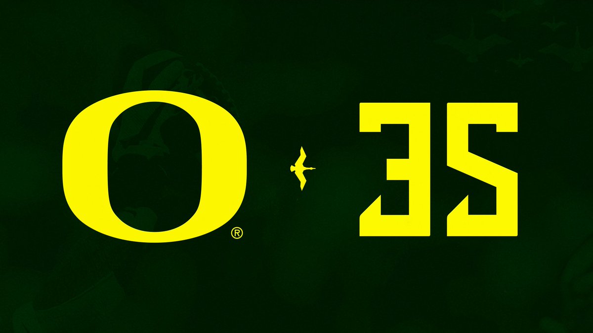 GoDucks's tweet photo. Mighty Oregon Scoreboard. Ducks down the Huskies. #GoDucks https://t.co/WcSy3hpElZ