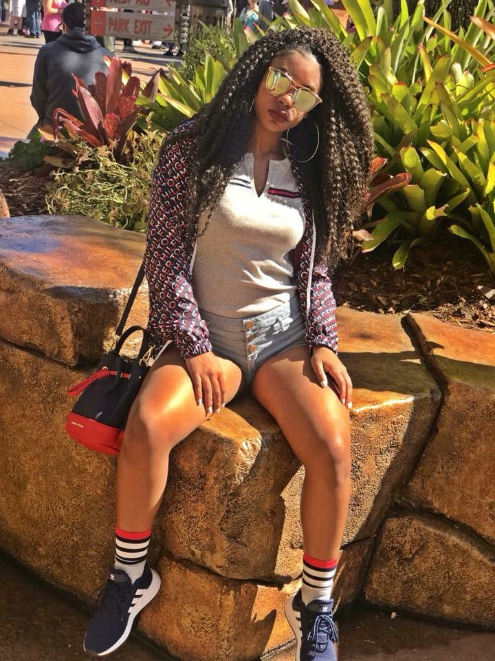 tshania_1's tweet photo. definitely thought i was a model on my senior trip 🤣🥵
#ThrowbackAF 🥳 https://t.co/rMNJIVWVpd