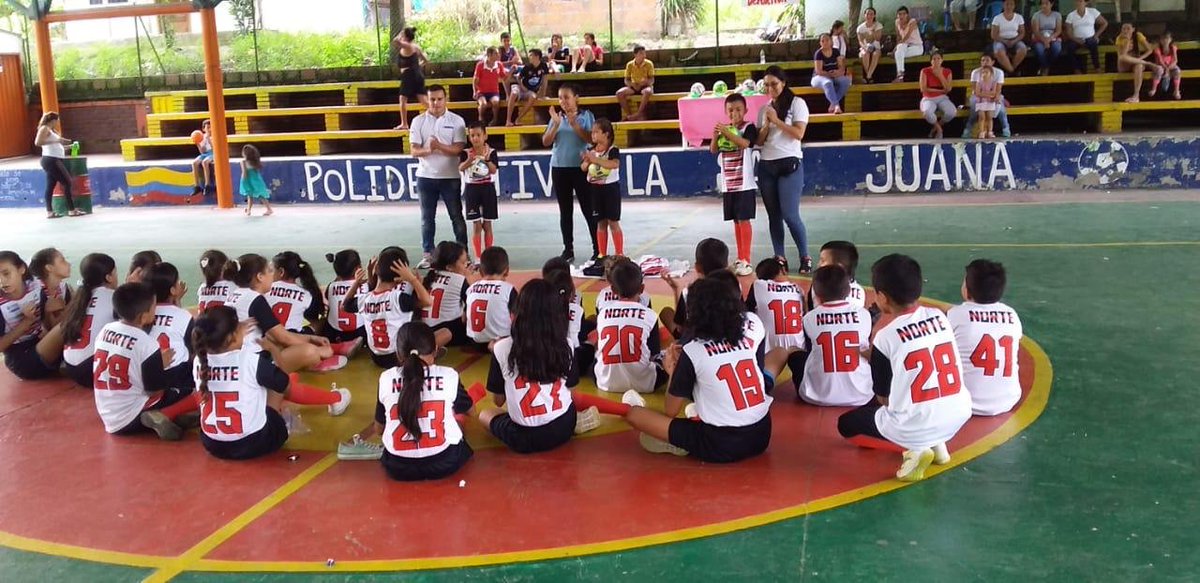 El Indenorte en cabeza del director <a href="/DavidAlvaradoMu/">David Alvarado Muñoz</a> , hizo entrega de implementación y uniformes a la escuela de Iniciación Deportiva del Municipio de Pto Santander. También  en Bucarasica. Programas escuelas deportivas  para todos, en el marco del convenio con <a href="/MinDeporteCol/">Ministerio del Deporte</a> ⚽️