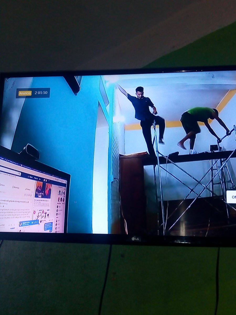 vikZero's tweet photo. @eldiariodedross recordé que en algún momento hiciste un vídeo de comerciales extraños en Youtube... Casualmente me apareció este con una duración mayor a las 2 hrs. Y hablan como en un idioma oriental https://t.co/qug0MMOmW9