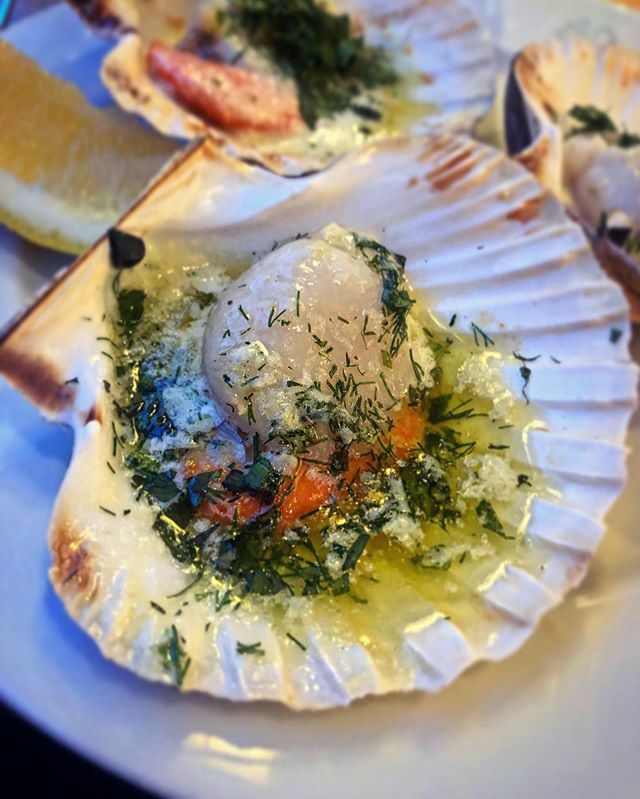 TheGuyForks's tweet photo. Lovely afternoon at @lidobristol getting wrinkly in the jacuzzi 🏊‍♂️ and enjoying some scallops with #allthegarlic (yes I ate the roe, sue me)
.
#bristolfood #bristolfoodie #scallops #CrumbsSnaps #CrumbsMag #garlicbutter #bristollife #bristolrestaurant #… https://t.co/PiqKMXrSBR https://t.co/hoSYdoyQnO