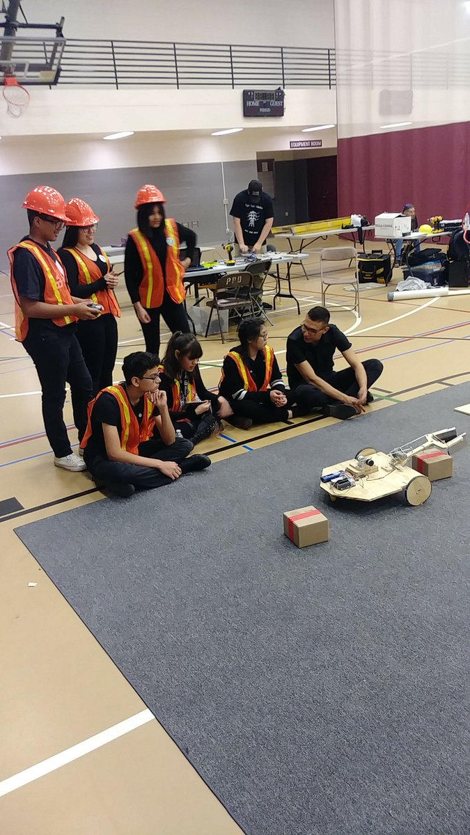 FALCONS_FixIt's tweet photo. The new EHS Robotics wave! Getting ready for next year https://t.co/tBpgPEFzhn