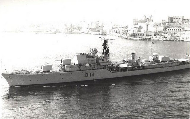 HMSDefender's tweet photo. #1DayToGo The penultimate @HMSDefender detected the wreck of the @PrinceofWales off Malaysia, supported operations at Suez in 1956, and took part in the Coronation Review of 1953. #BornInGlasgowMadeInTheRoyalNavy #DefenderDecade https://t.co/JfCgNhWzyB