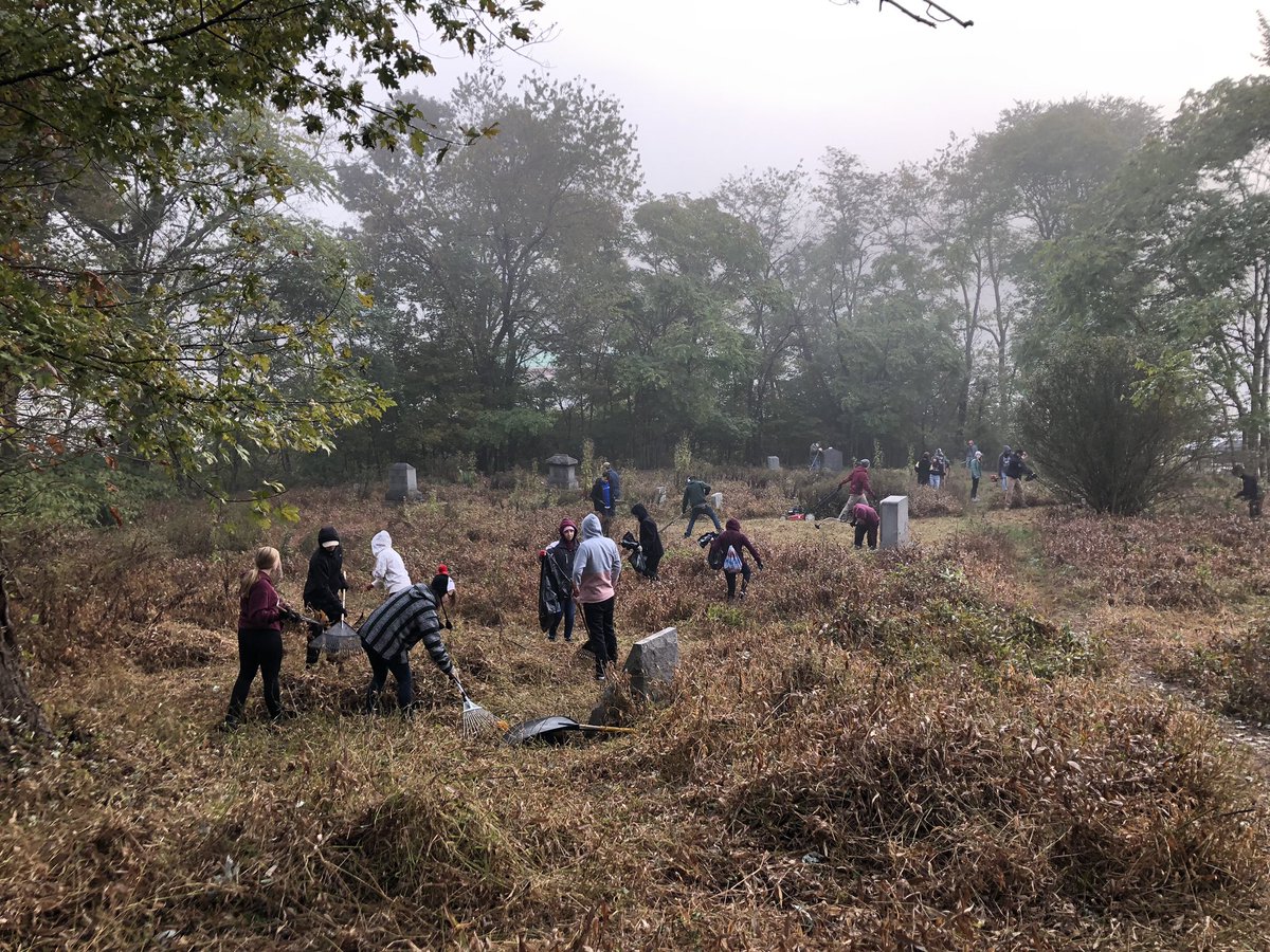 JrotcBeaver's tweet photo. This morning from 0800 to 1200, our cadets spent their time cleaning up the Lacock Cemetery for veterans! It was time well spent with an amazing outcome! Take a look at the amazing before and after pictures. ❤️🇺🇸 Thank you to everyone who came to help! #veterans #remember #heroes https://t.co/X4nyOnb6NC