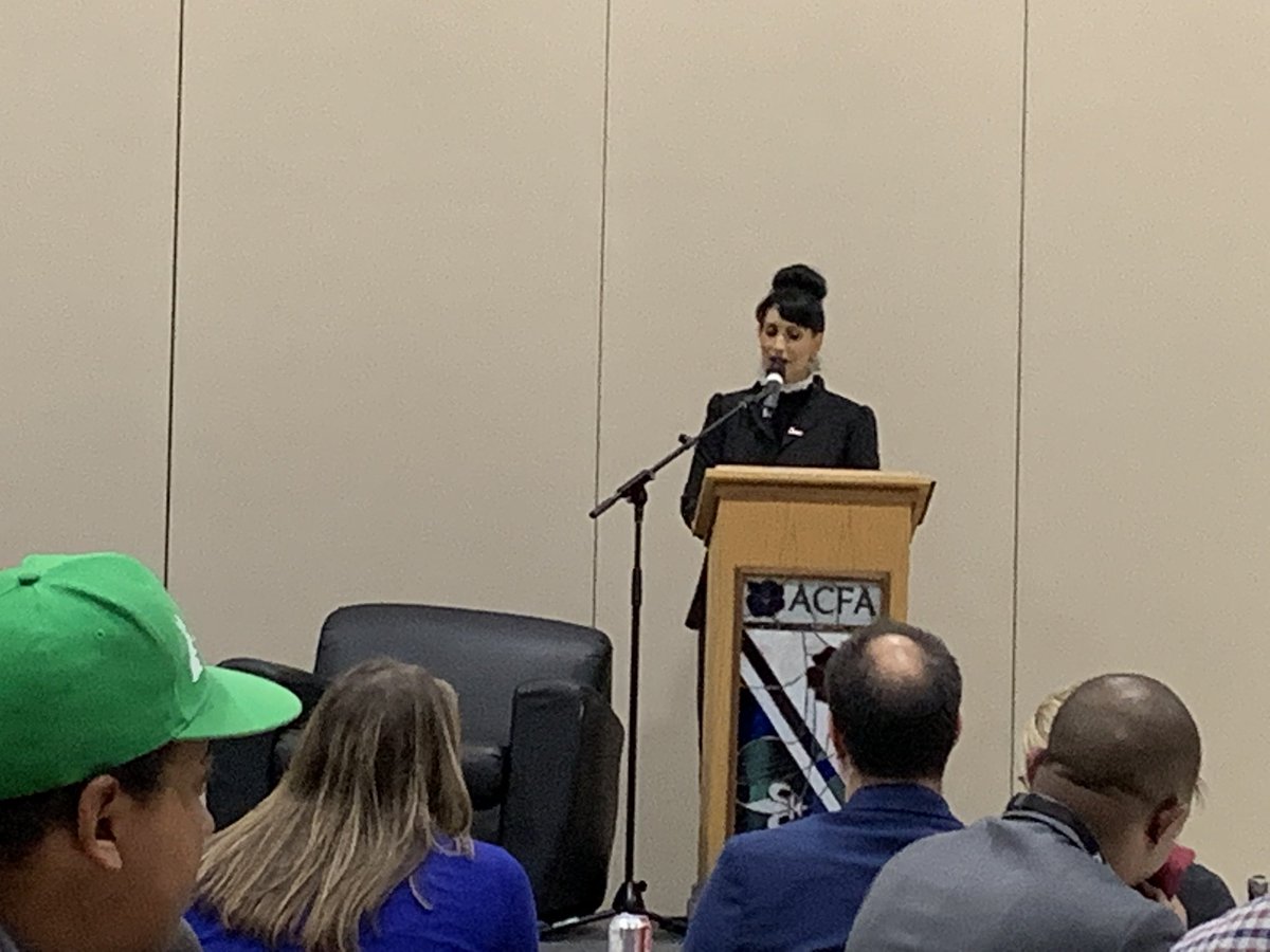 SheilaRisbud's tweet photo. Un discours engageant et en français! Bravo @LeelaAheer #ACFAAB @BonjourAlberta @AlbertaCulture https://t.co/Cm8q1Dc1HH