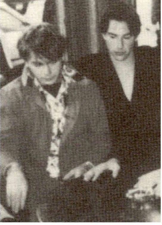 Rare picture of River Pheonix and Keanu Reeves on the set of My Own Private Idaho (1991)