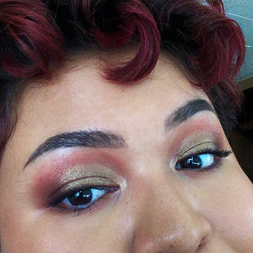 izzmythoughts's tweet photo. Speaking of Jackie I recreated her “going to the CLURB” look today and highkey I love it and have underestimated Dwollahs. @jackieaina x @ABHcosmetics, @beautybakerie aqua glass in 325N, @TheLipBar liquid lip in know it all, @TouchOfFancy blindlighter in brown sugar ❤️ https://t.co/M4ewYPJoKx