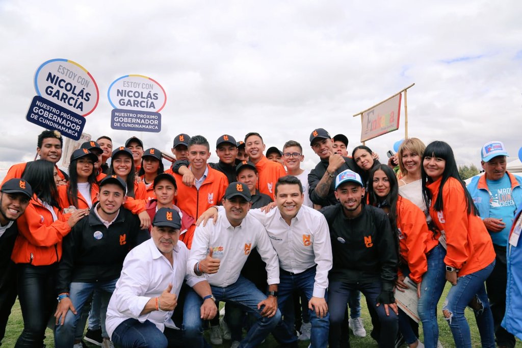 ¡Estamos a pocos días de hacer historia! Hoy agradecemos a los madrileños y a nuestro amigo el candidato a la Alcaldía <a href="/AndresTovarF1/">Andrés Tovar Forero</a> por todo el apoyo para hacer de #Cundinamarca el departamento más competitivo y con oportunidades. <a href="/LeonardoRicoR/">Leonardo Rico Rico</a>, <a href="/juancarloscoy/">Juan Carlos Coy</a>, <a href="/bventuraleon/">Buenaventura León</a>.
