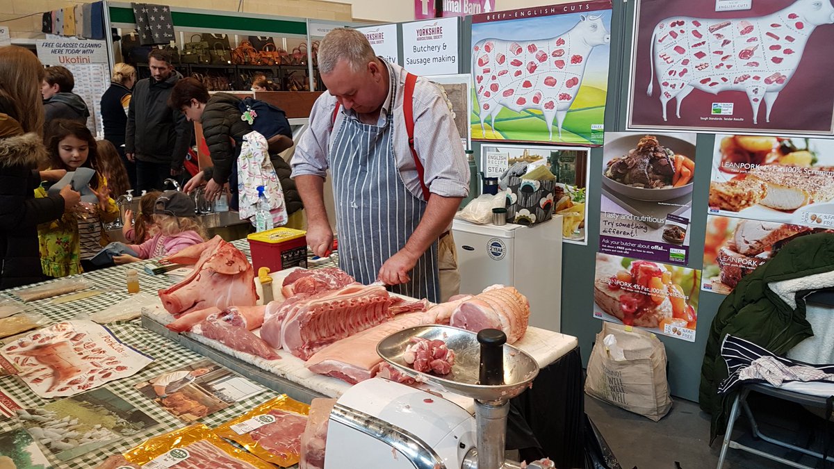 emmie_cowie's tweet photo. Farming isn't portrayed at all well in the media. How refreshing to see our way of life presented so well today at @YAScountryside
I looked upon this with a sceptical eye, and was utterly delighted.
Very well done #countrysidelive 👏👏 https://t.co/1YfzJzLtI5