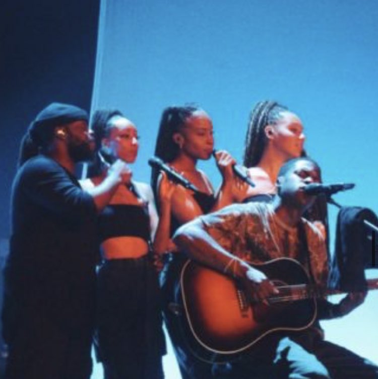 Awho i S THE GIRL ON THE RIGHT