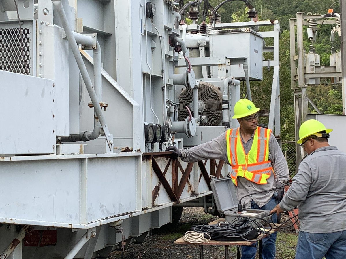 AEEONLINE's tweet photo. AEE Actualiza: Personal técnico realiza operaciones para conectar subestación portátil de 8Kv y restablecer servicio a clientes afectados de sectores de Comerío.CC4 https://t.co/0xeL1QaLDA