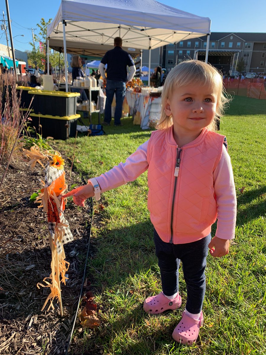 KidsArtsSchdy's tweet photo. Making friends at #FallSpooktacular https://t.co/njqndPLyyA