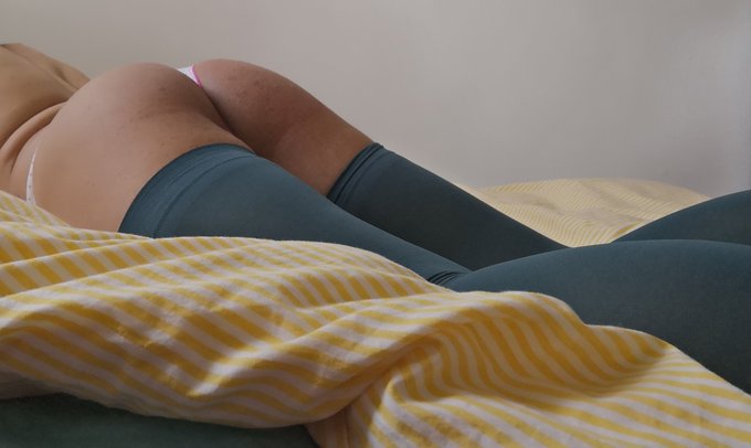 chillin in bed with panties on
#sissy #femboy #crossdresser #twink #trap #ass https://t.co/KrQxQis63