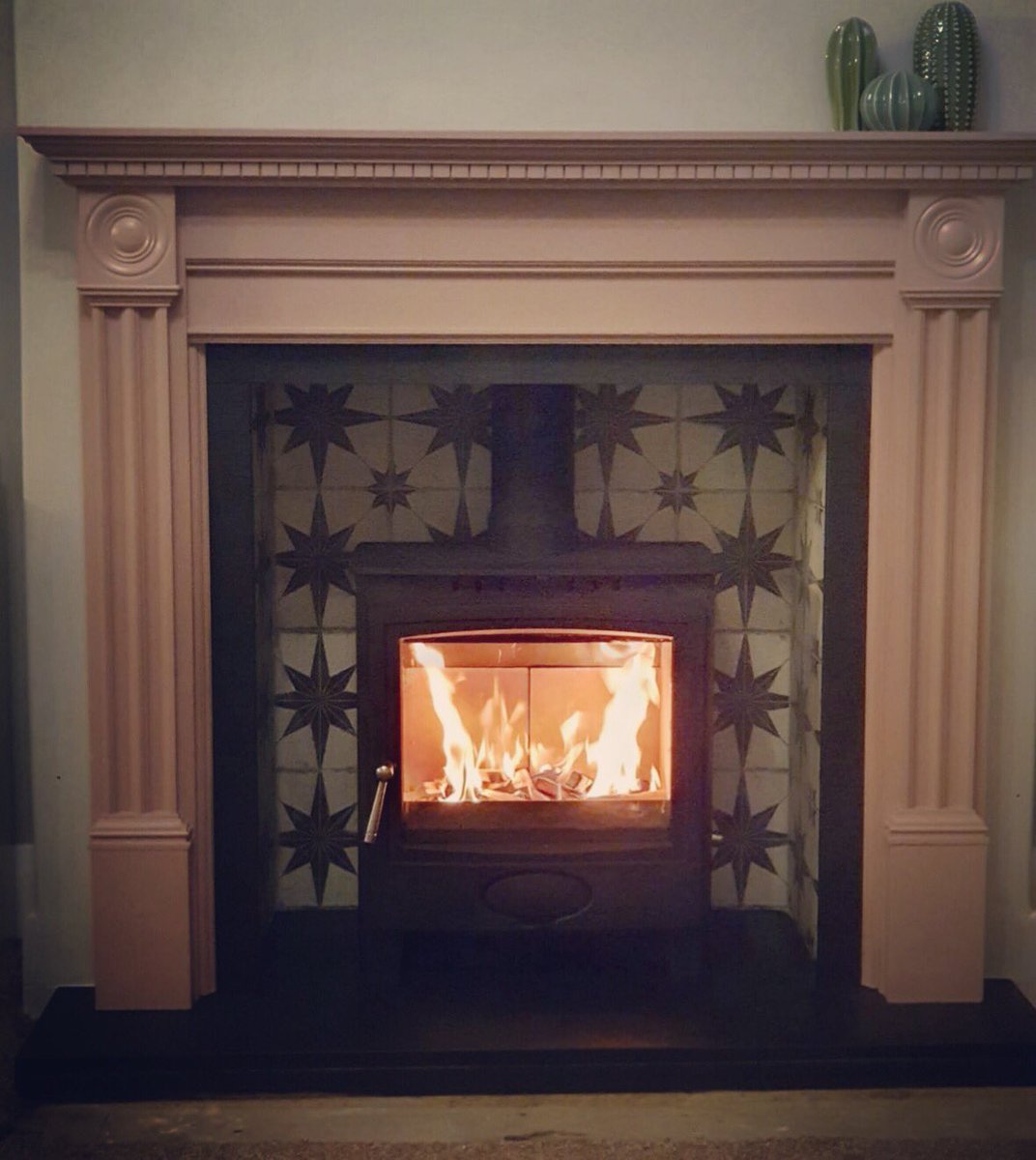 wbstoves's tweet photo. A few jobs from the last few weeks. @Heta_AS Ambition 5 &amp; Inspire 45, the @aradastoves Ecoburn widescreen &amp; the @RAIS_ArtOfFire Viva L100 in white ❤️❤️🔥🔥#woodburningstove #logburner #newcastleupontyne #stove https://t.co/sX7N8R9LEe
