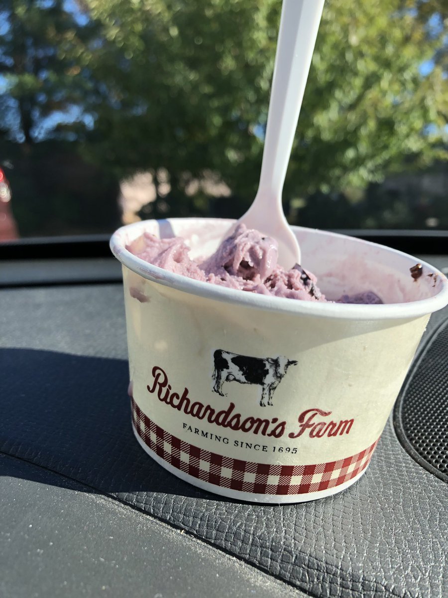 It’s a beach &amp; ice cream kinda day ☀️