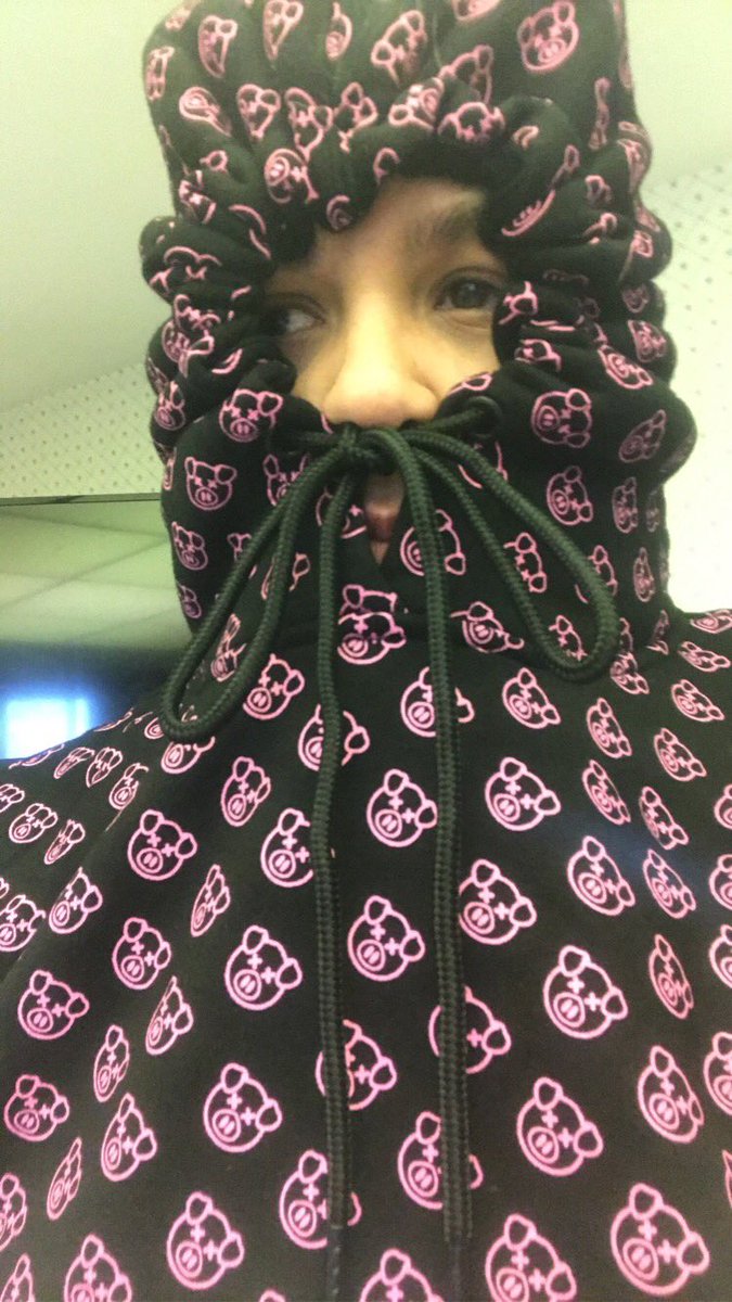flynnmk87's tweet photo. @shanedawson @JeffreeStar am I cool yet https://t.co/AWElx5Lhq7