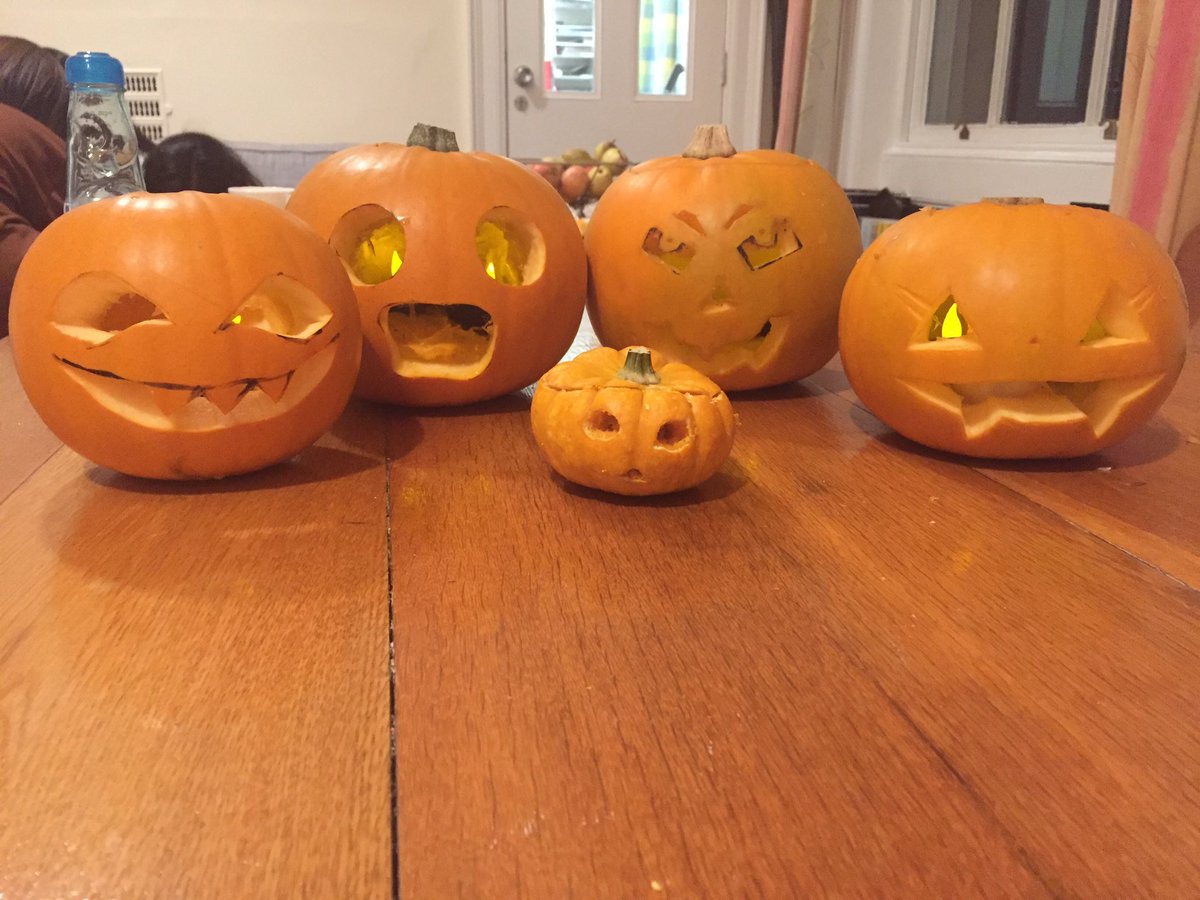 MSYBoarding's tweet photo. We’ve been getting creative this evening to get into the Halloween spirit which can mean only one thing - pumpkin carving 🎃🎃 #weknowgirlscan #iloveboarding #Halloween https://t.co/faupIIQ1Rm
