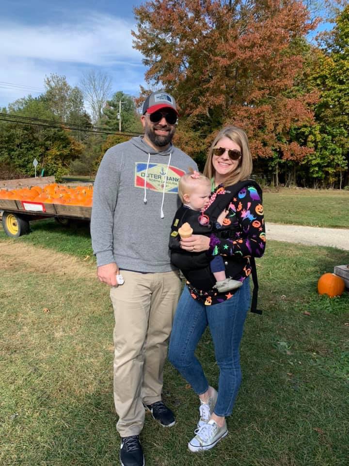 MrGriffisSHS's tweet photo. Enjoying this beautiful fall weather with the fam today! #pumpkins #fall #smilesaround #countrymaid #icecream #applefarms #weekend https://t.co/cPTtl72Hz5