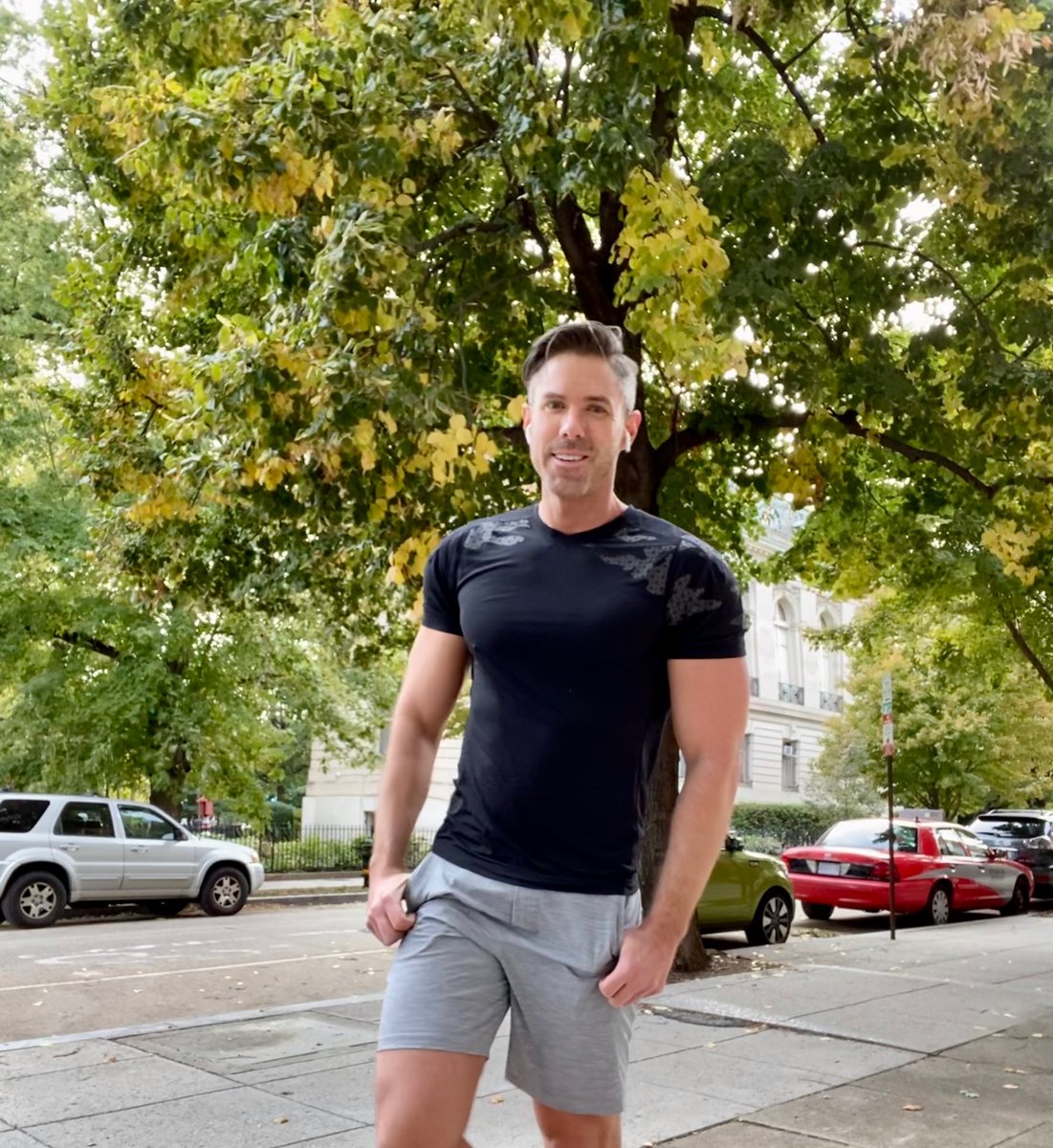 phollowell's tweet image. Decided to jog to @VIDAFitnessDC instead of Ubering and found myself in the middle of #EmbassyRow.