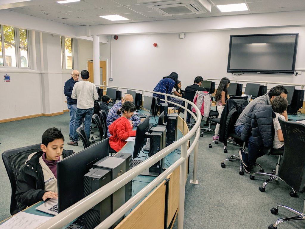 CoderdojoSurbi1's tweet image. Successful 1st @CoderDojo session at @SurbitonHigh @CoderdojoSurbi1 . Thank you Peter from @CoderDojoHam for Support.