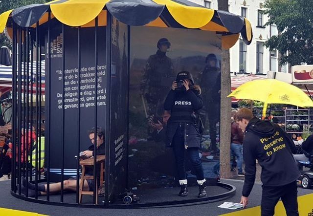 Events_NL's tweet photo. #livecommunicatie @livecomnl: Persvrijheid onder vuur op de markt van Zwolle. Indrukwekkende actie voor Free Press Unlimited⠀
📸: RTV Focus Zwolle⠀
@bureauvoorreuring⠀
⠀
⠀
⠀
#aaaaha #acteurs #actorsli… https://t.co/uCqUIkpysS https://t.co/yDpGMcnSfL