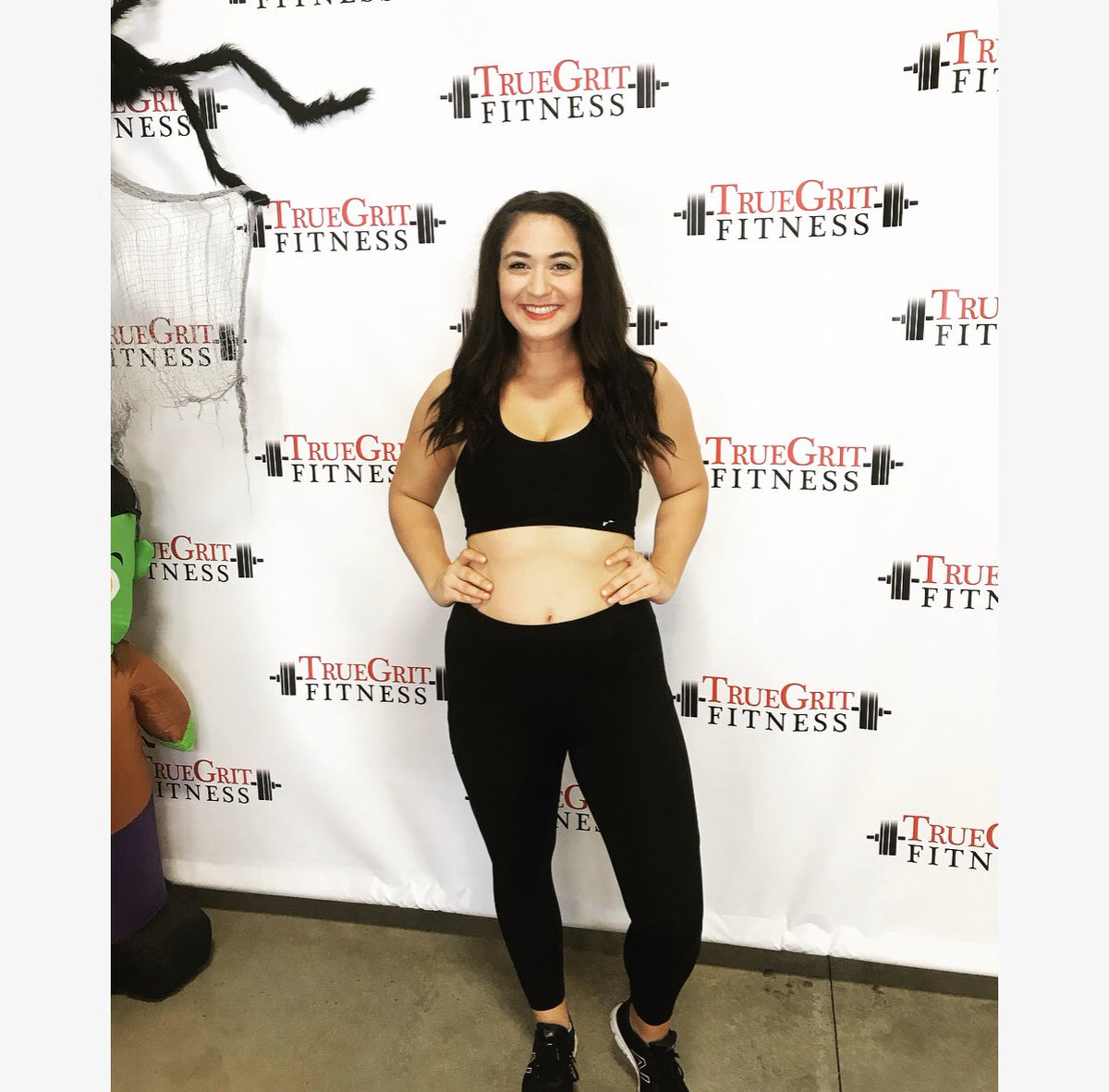 5 weeks, 32 workouts, 1.8% body fat lost, 7.5 inches lost...lets just say I feel AMAZING!!! 💪🏼 
Time to eat some queso🤤