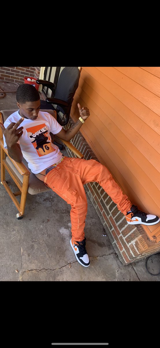 PlugstatusWak's tweet photo. My plug really my coach and he just put me in the game 💰🔌  On some real shit I would’ve been dead if u fucc niggas had aim💪🏾💯
#FreeDaRealFuccDaFake🔐 https://t.co/zikMBaSQiM