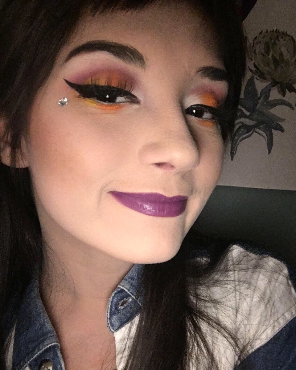 _k_mua_k_'s tweet photo. DAY 18 #30DOL candy corn inspo from a headband Tim got out of the Woodyβs claw machine
#makeup #makeupartist https://t.co/FKEOuAUVgv