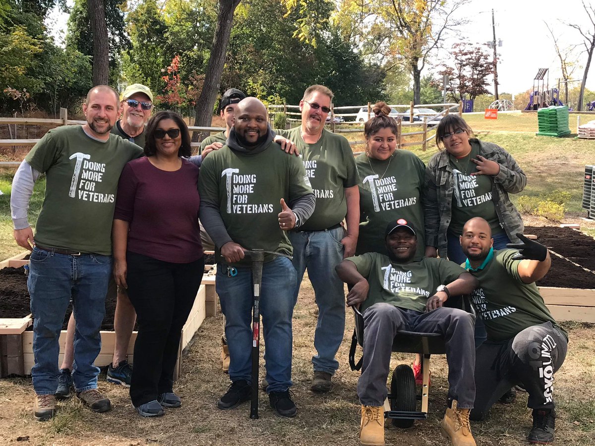 Nataly__c's tweet photo. Had a great time being able to give back to our veterans💚 #HomeDepot #DoingMoreForVeterans https://t.co/igyemiuLWm
