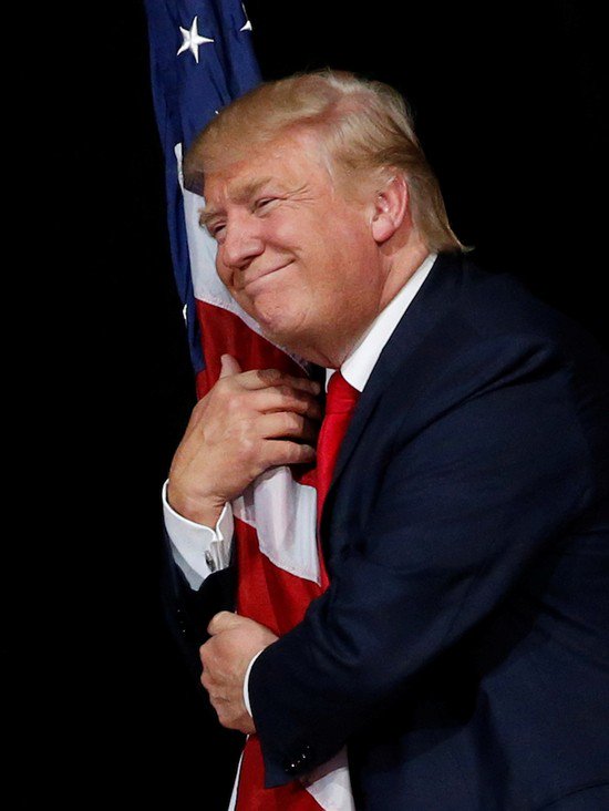 MiseryXchord's tweet photo. @Lynnevere He definitely shouldn't be left unchaperoned anywhere near one. #FlagMolester https://t.co/5EDRhwOXIh