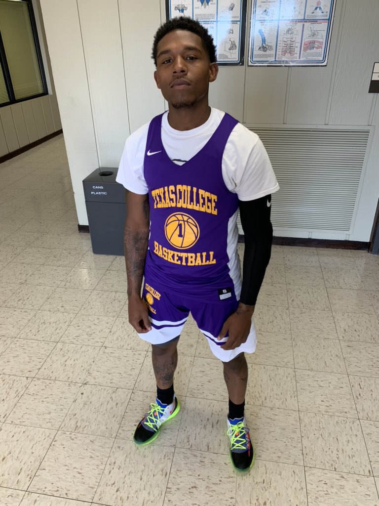 Metrie_'s tweet image. Back like I never left! Thank God! #RipKrazyTrey💜