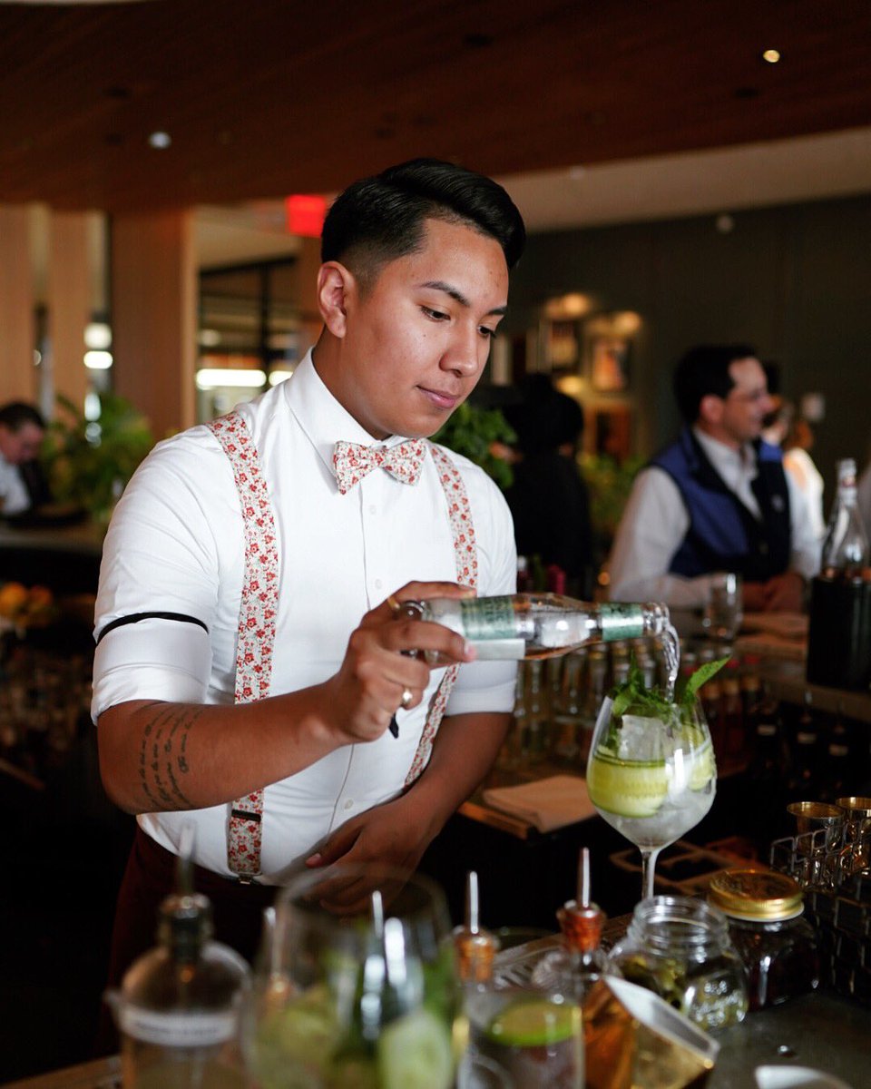 queensyardnyc's tweet photo. Meet our bartender, Edward Miranda https://t.co/Q7V9LJAiZF #hudsonyards #peopleofqueensyard https://t.co/VhzV6TeoMQ