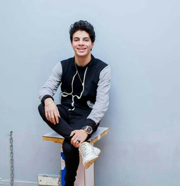 MaiNady4's tweet photo. -أحنا بلد عمرنا ما أ��فقنا علي حاجة .. الحاجة الوحيدة اللي اتفقنا عليها هي موتك!
#اعدام_راجح_حق_محمود_البنا_فين! #محمود_البنا https://t.co/ORrOWggHXs