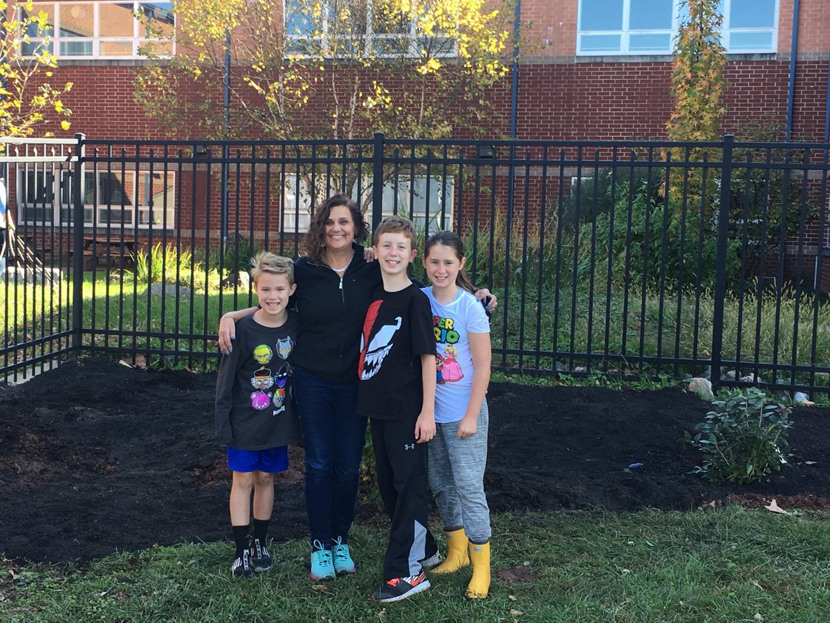ellen495's tweet photo. ⁦@BelieveUPE⁩ ⁦⁦@jmbcsammy⁩ Dirt Saturday with Mrs Lare and Mrs. Luchette’s students who won the money for a songbird garden last year at the Unless Contest! https://t.co/qiaRuAoIZs